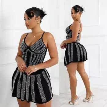 A Fashionable, Diamond-encrusted Sexy Sleeveless Halter Dress That Covers The Hips S чёрный