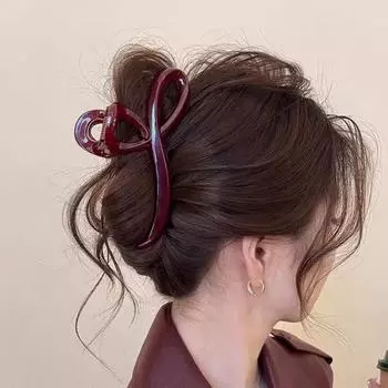 A new, simple and elegant summer shark clip hair clip for women, a versatile head accessory and hair accessory Size fits all