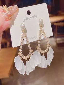 A pair of new moisture zircon water drop earrings acrylic petal pieces tassel earrings women fashion earrings Gold