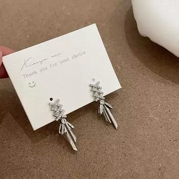 A Pair Of Zircon Bow Stud Earrings For Women With A Niche Design Sense, Light Luxury, Fashion, Simple And Versatile Earrings And Earrings.