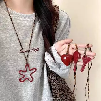 A Sweet and Exquisite Birthday Gift Recommendation with A Niche Design of A Red Flower Heart-shaped Necklace for Women