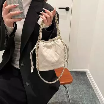 Accessible Luxury Fall and Winter Super Hot Niche Style Quilted Crossbody Chain Bag Beige White