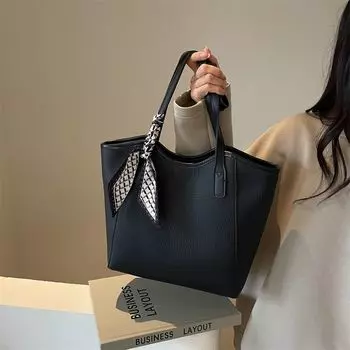 Advanced Texture Commuter Tote 2025 New Arrival Large Capacity Shoulder Underarm Bag Tote Early 800 Matching Bag for Women Black