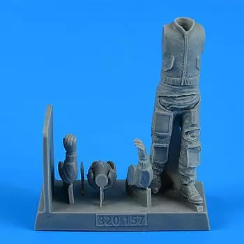 Aero Bonus Current NATO Military Pilot Standing Position Resin Kit ARB320157 1/32