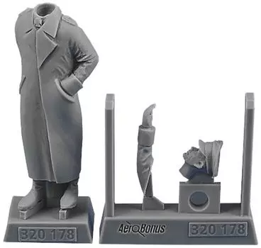 Aero Bonus German General Standing Resin Kit ARB320178 1/32