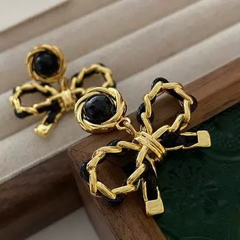 Агат черный жемчуг заклепки кожа контрастный цвет плетеный бант женский легкий роскошный нишевый элитный атмосферный