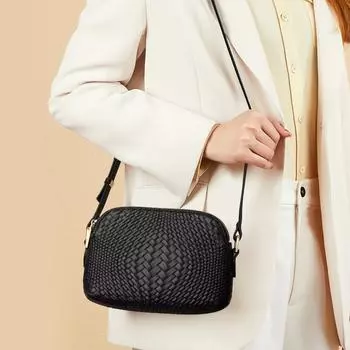 Aidrani Simple — однотонная женская сумка через плечо из высококачественной коровьей кожи с ткаными узорами на поверхности.