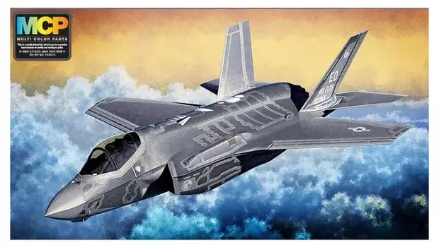 Академия Лайтнинг II Пластиковая модель 1/72 F-35A