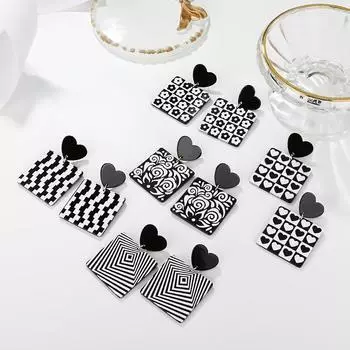 Акриловые серьги с цветком любви, квадратные серьги неправильной формы с геометрической сеткой, черно-белые серьги с персиковым сердцем в тон