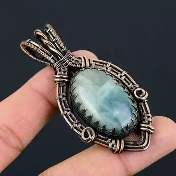 Аквамарин Драгоценный камень Чистая медная проволока Обернутая вручную уникальная подвеска Ювелирные изделия 2.80 Inches цвет морской волны