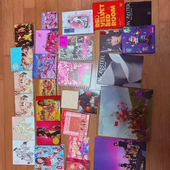 Альбом Red Velvet+7 постеров