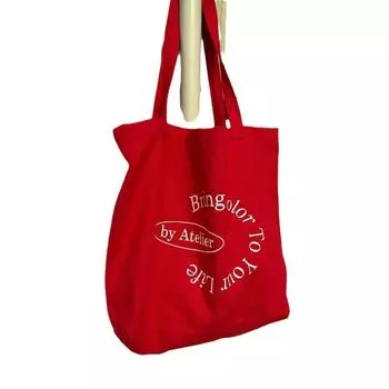 Алебарда Ye Алебарда Ye Wfei - это красная холщовая сумка с надписью и большой вместимостью для студентов и поездок на работу. красный