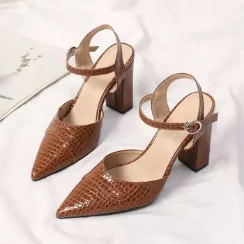 Alligator leather texture high heels horseshoe heel thick heel pointed sandals bag head retro versatile casual 35 темно-коричневого