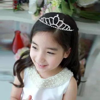 Alloy diamond-encrusted children s headband and hairband. Metal-encrusted diamond princess hairband for girls and small crown.