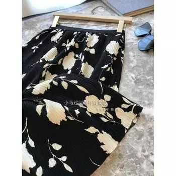 Amazing! Wear Elegance Goddess Temperament! Black and White Retro Print Elegant Slim Looking Pleated High Waist Women s Skirt White flowers on black background M