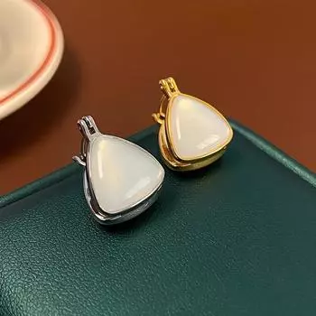 Anenjery Geometric Triangle Shell Hoop Earrings Women s Retro Small Exquisite Versatile Fashion Earrings Jewelry Gifts белый