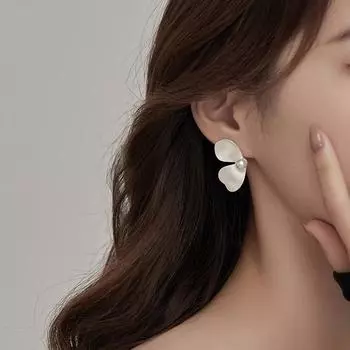 ANENJERY Серьги из искусственного жемчуга с белым матовым цветком для женщин, преувеличенные серьги в стиле ретро белый