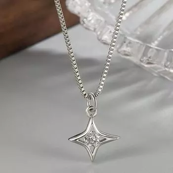 ANENJERY сверкающее ожерелье с четырьмя цирконами в стиле манга, ожерелье со звездой для женщин, простая цепочка с воротником, вечерние ювелирные изделия, колье