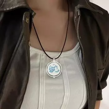 Аниме-ожерелье с синими розами, 3D-резьбой, вращающимся дизайном, ожерелье из гальванического сплава с подвеской