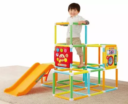 Anpanman Мой гениальный ребенок играет руками в парке