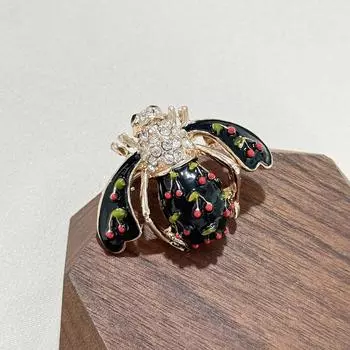 Маленькая брошь с антибликовым покрытием, булавка для воротника, глазурь с росписью стразами, графика любви, маленькая пчела, маленький темперамент и свежий стиль