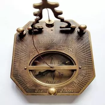 Антикварный компас с солнечными циферблатами