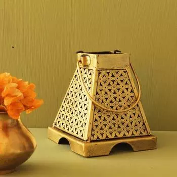 Антикварный золотой фонарь майя - маленький свечной фонарь в форме пирамиды храма майя 15 x 15 x 18 cm