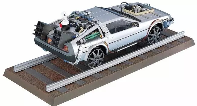 Aoshima Bunka Kyozaisha Movie Mecha Series Back to Future Part III Time Machine Пластиковая модель 1/24 BT-03