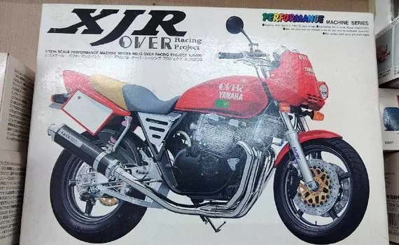 Aoshima Bunka Kyozaisha Performance Machine No13 XJR400 Custom 1/12