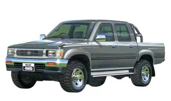 Aoshima Bunka Kyozaisha The Best Car GT Series Toyota Hilux Pickup Double Cab 4WD Plastic Model 1/24 No.82