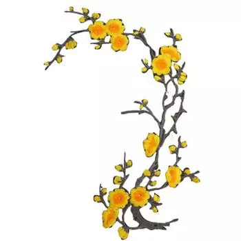 Аппликация - вышитая нашивка с мотивом «Цветок сливы», пришитая к ткани жёлтый