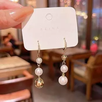 Асимметричные длинные серьги с кисточками и жемчугом с иглой из серебра 925 пробы золотой