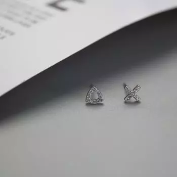 Асимметричные серьги-гвоздики с треугольной вилкой и бриллиантами для женщин, изысканные, компактные, простые, свежие уши