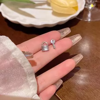 Асимметричные серьги-замки и ключи - роскошные мини-украшения для женщин A1796 серебряный