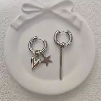 Асимметричные серебряные серьги-подвески в виде сердца и звезды с дизайном в виде прямой планки