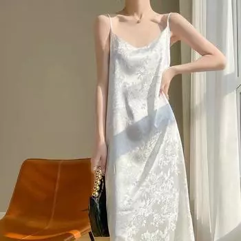 Атласное жаккардовое платье-бретелька выглядит стройнее летом. Юбка длиной до колена в китайском стиле и модное платье-бретелька. L