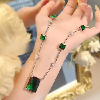 Атмосфера Тяжелая промышленность Моделирование Изумруд Кристалл Ожерелье Ретро Легкая Роскошь Мода Ниша Зеленый Бриллиант Набор Цепь Женщины