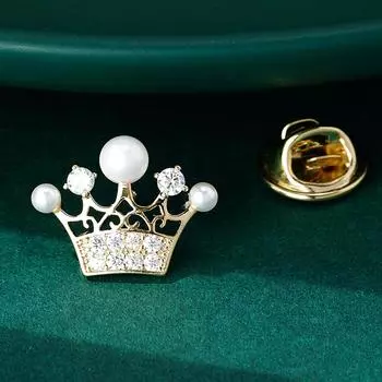 Атмосферная простая брошь в виде жемчужной короны, небольшой аромат, отпустите свет, игла для пирсинга лошадей, женская булавка для воротника, аксессуары для пальто золотой