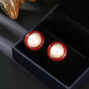 Атмосферные, роскошные, легкие, каплевидные, геометрические, круглые, темпераментные серьги-гвоздики в стиле ретро с красным геометрическим жемчугом Анкара