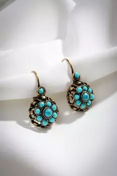 Аутентичные серьги с маленьким цветком из синего камня