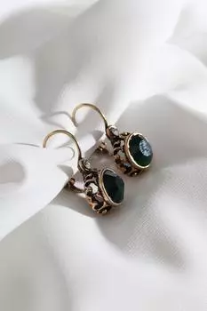 Аутентичные серьги с зелеными камнями