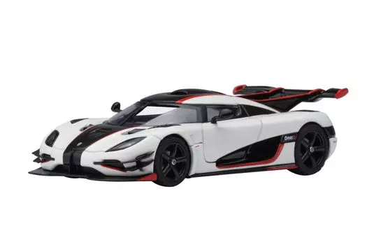 AUTOart Koenigsegg Готовый продукт 20041 1/64 One1 (Белый/угольно-черный/красный)