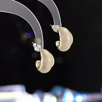 Autumn and winter fashion temperament earrings retro simple versatile earrings light luxury high sense oval red oil drip earrings