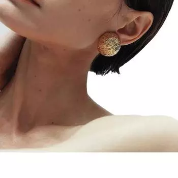 Autumn and winter new bark pattern brushed hemisphere earrings women s niche design high-grade light luxury simple ear jewelry women золотой