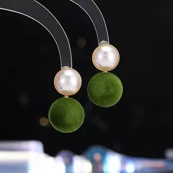 Autumn and winter retro contrasting color flocking burgundy pearl earrings niche unique earrings high-end temperament versatile earrings бордовый
