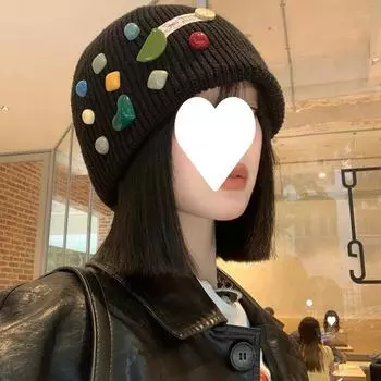 Autumn and winter versatile ear protection warm knitted singer shows face small cold hat button black wool singer girl M56-58cm чёрный