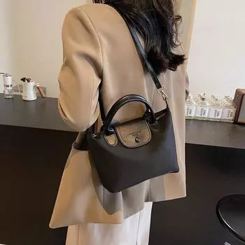 Autumn new high-end niche messenger bag women s 2025 new versatile portable one-shoulder messenger bag dumpling bag 27*9*17 чёрный