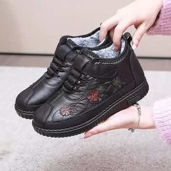 Autumn Winter Women s Flat Bottom Anti Slip and Wear Resistant Middle Aged Elderly Women s Shoes Thick Velvet and Embroidered Bottom for Warmth 41