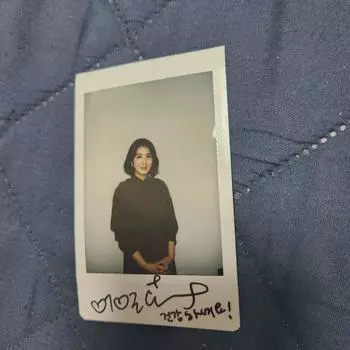 Автограф актера Ли Иль Хва на Polaroid