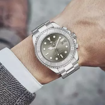 Автоматические механические мужские яхтенные часы Duke of Lorraine 1955 года с календарем и светящимися функциями.